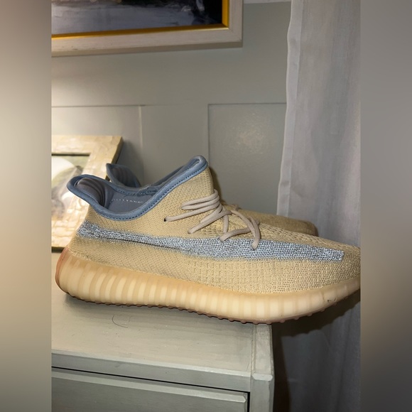 - Yeezy - Picture 2 of 3